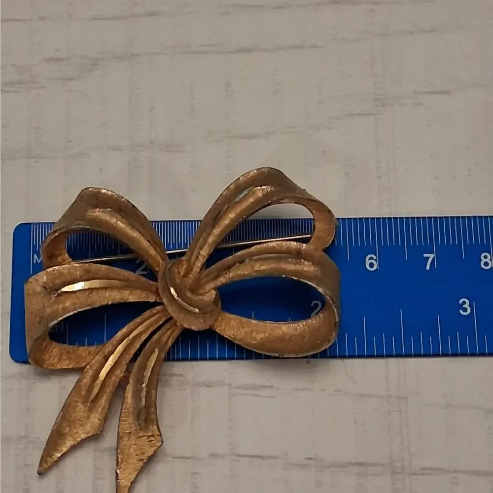 Vintage B.S.K. Branded Textured Brushed Gold-Tone Metal Ribbon Bow Brooch Pin